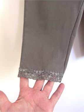 $5 💥Lace-Trimmed Capri Cropped Leggings, Earthy Gray, Great Under Dresses